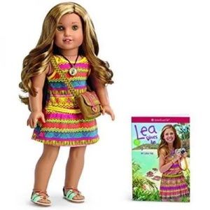 Lea clark retired american girl doll comes with original outfit and book